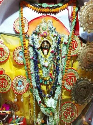 তবে মেদিনীপুরের এই দেবী বাকিদের থেকে একটু আলাদা। তিনি হলেন কাঁথকালী। 