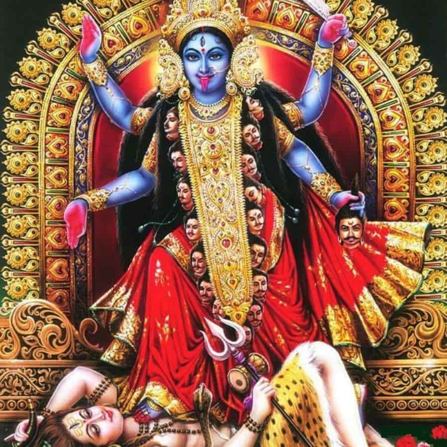  মহাপ্রলয় থামাতে শিব চলে গিয়েছিলেন কালীর পায়ের নীচে। আট থেকে আশি, দেবী কালিকার এই চিত্রের সঙ্গেই পরিচিত সকলে। 