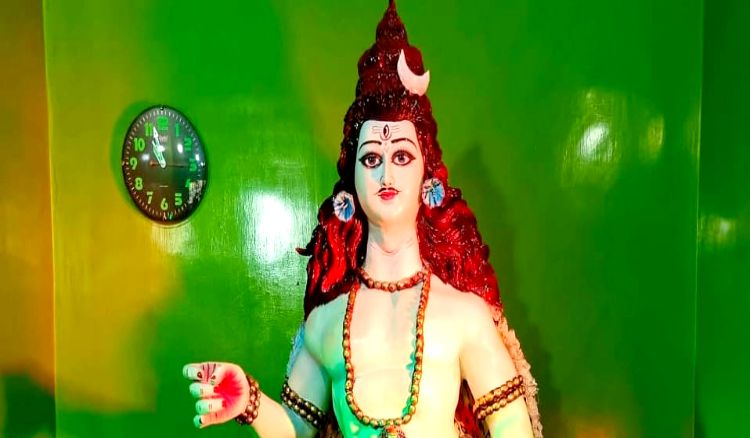  স্থানীয়দের মতামত, ১৯৮০ সালে একটি ক্যালেন্ডারে নাকি প্রথম দেখা পাওয়া যায় এমন রূপের। 