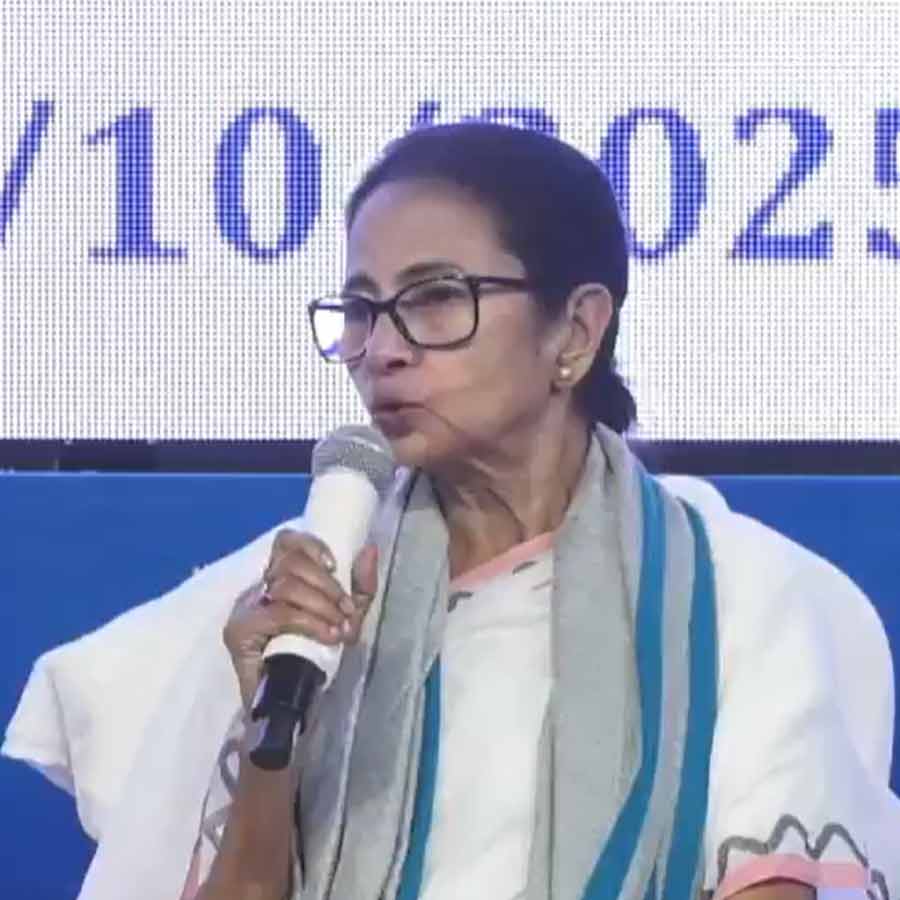 Mamata Banerjee review meeting at Darjeeling regarding North Bengal situation, criticizes irrigation department dgtl