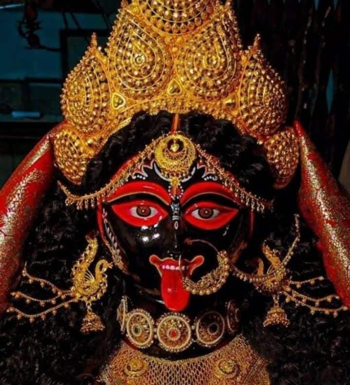 শহরের বিভিন্ন অলি-গলিতে কতই না কালীকথা। বিভিন্ন প্রান্তেই ছড়িয়ে ছিটিয়ে রয়েছে এমন কিছু দেবী মন্দির, যাদের কথা অনেকের কাছেই হয়তো অজানা। 