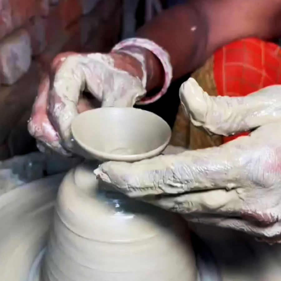 Diwali 2025 potters in Varanasi are busy for the upcoming festival of light dgtl