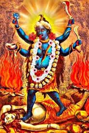 দশমহাবিদ্যা তারা ও বৌদ্ধ তারার সংযোগ: হিন্দুধর্মের দশমহাবিদ্যা তারার সঙ্গে বৌদ্ধধর্মের ২১ তারার যোগসূত্র আছে। হিন্দু দেবী তারা, উগ্রতারা এবং নীল সরস্বতী — এই তিনটি রূপ বৌদ্ধ তন্ত্র থেকে এসেছে বলে কিছু পণ্ডিত মনে করেন। (প্রতীকী ছবি)