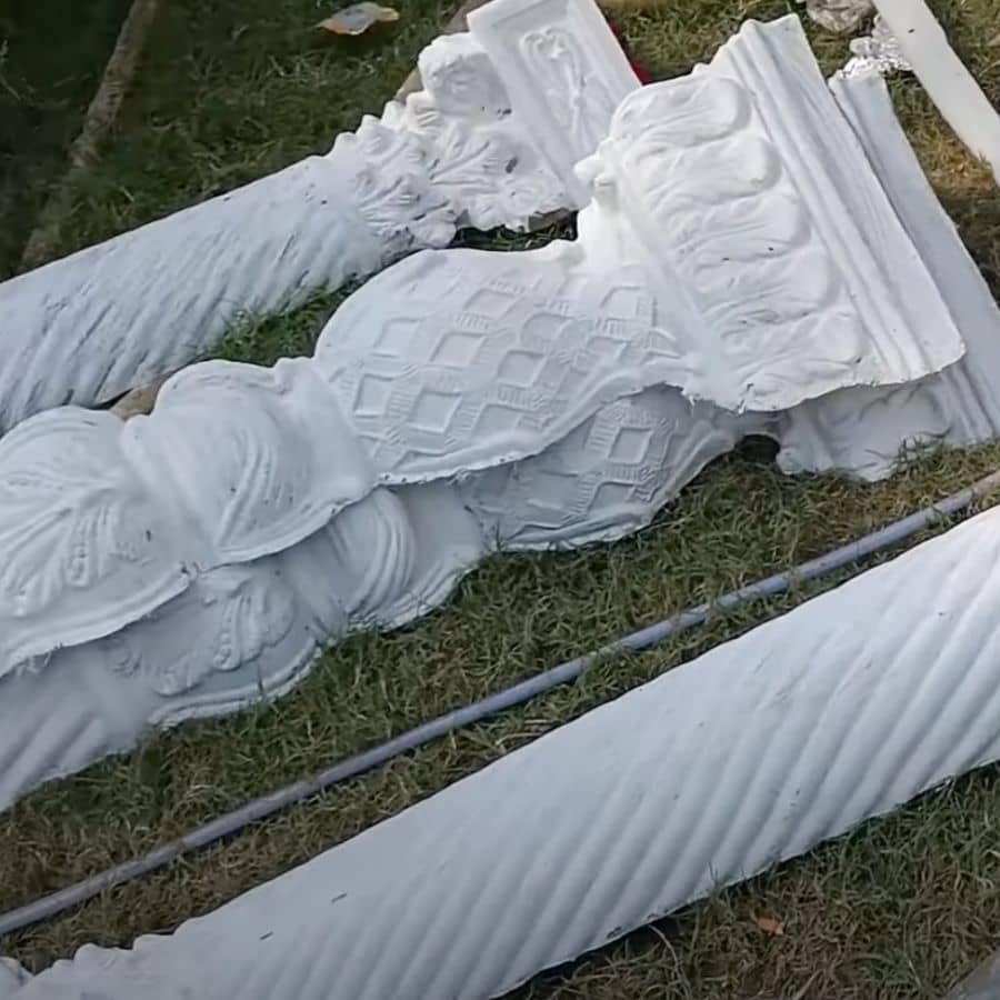 ভিতরের কাঠামো, বিশেষত প্লাইয়ের কাজ প্রায় শেষের দিকে। এখন চলছে প্লাইয়ের উপর প্রাইমার লাগানো। 