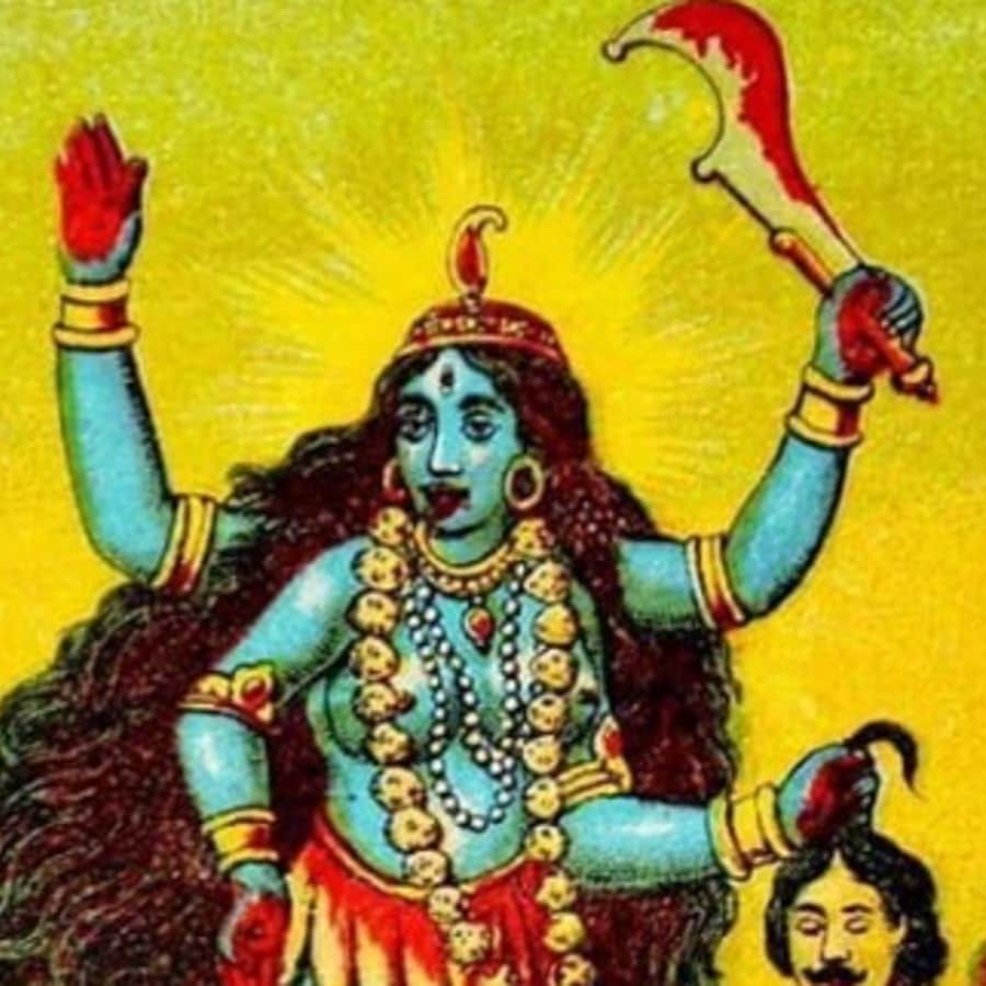 দেবী বায়ুবীণা, দেবী বায়ুবেগাও থাকবে এই তালিকায়। রয়েছেন দেবী বিন্ধ্যবাসিনী, দেবী বহুরূপা, দেবী বীরূপা, দেবী বীরজা, দেবী চন্দ্রকান্তী, দেবী কামায়নী। 