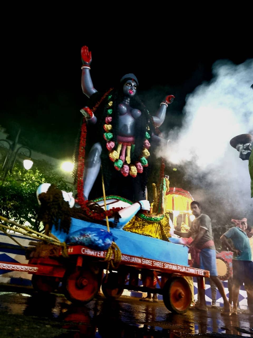  ইতিমধ্যেই মণ্ডপে পৌঁছে গিয়েছেন দেবী। তবে বিগত বছর ধরে যে জায়গায় প্রাণ পেতেন তিনি, কুমোরটুলির সেই চত্বরও ঘুরে এল আনন্দবাজার ডট কম। 