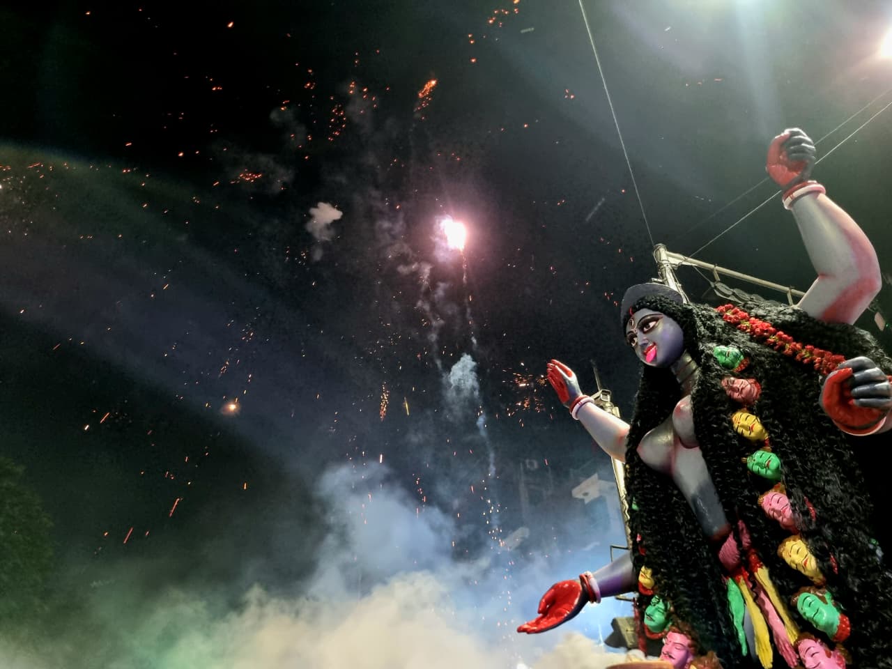 দশকের পর দশক ধরে কলকাতার বুকে আড়ম্বরের সঙ্গে পুজো হয়ে আসছে এই ফাটাকেষ্ট কালীর। স্বাভাবিক ভাবেই এই বদল নিয়ে সাধারণ মানুষের যে প্রশ্ন থাকবেই, তা অকপটেই স্বীকার করে নিয়েছেন তিনি। 