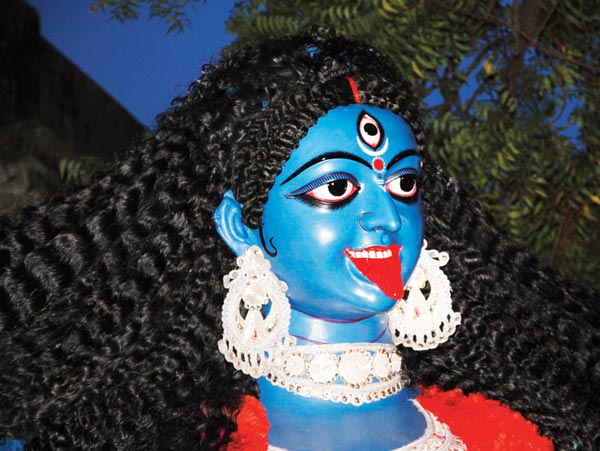 শহর কলকাতায় প্রথম ডন ছিলেন কৃষ্ণচন্দ্র দত্ত ওরফে ‘ফাটাকেষ্ট’। আর তাঁরই হাত ধরে জনপ্রিয়তা পায় কলকাতার এই ‘ফাটাকেষ্ট’ কালীপুজো।    