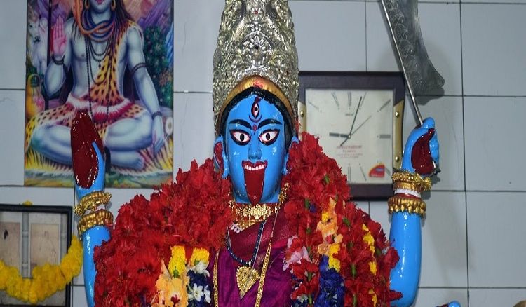 ভক্তদের বিশ্বাস, এই মন্দিরের দেবী অত্যন্ত জাগ্রত। তাই বহু মানুষ এখানে আসেন পুজো দিতে। 