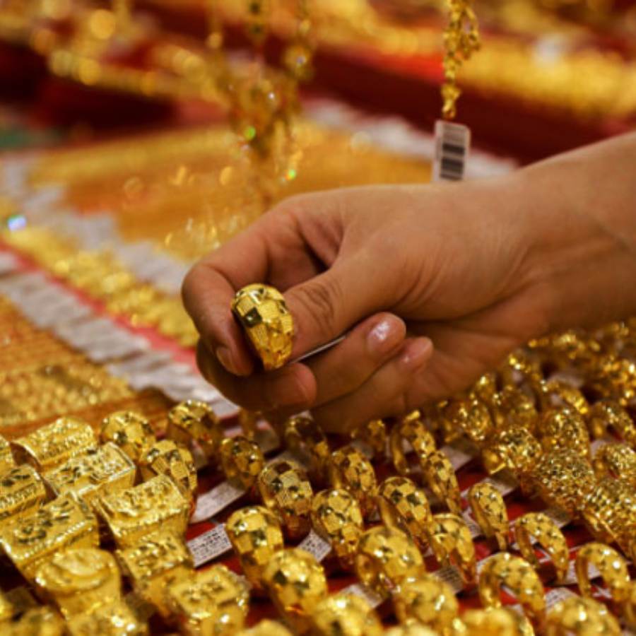 Demand for jewelry and utensils in the Dhanteras market