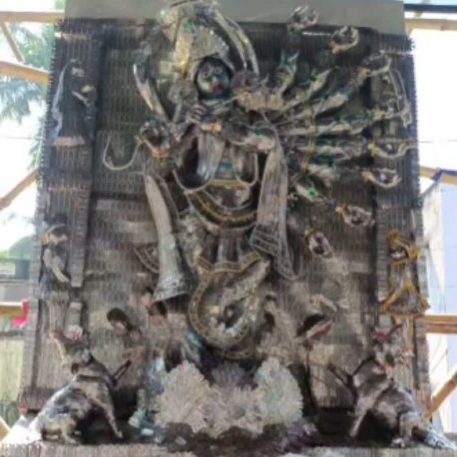 কালীপুজোর আয়োজনে এ বারও দর্শনার্থীদের চমকে দিতে প্রস্তুত আড়ংঘাটার ইয়ং স্টার ক্লাব।