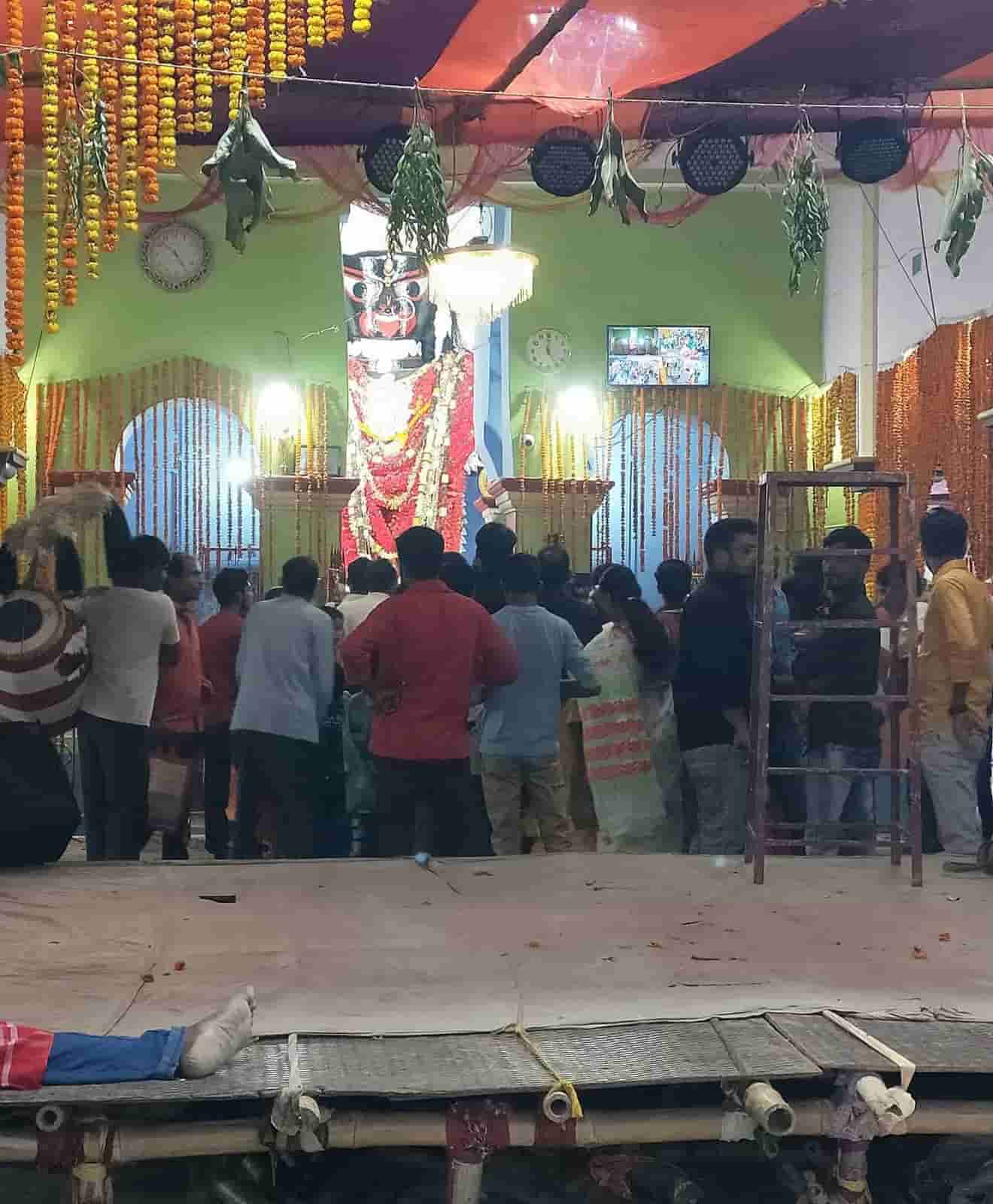 পরে দীর্ঘ দিন অবহেলায় বাস। 