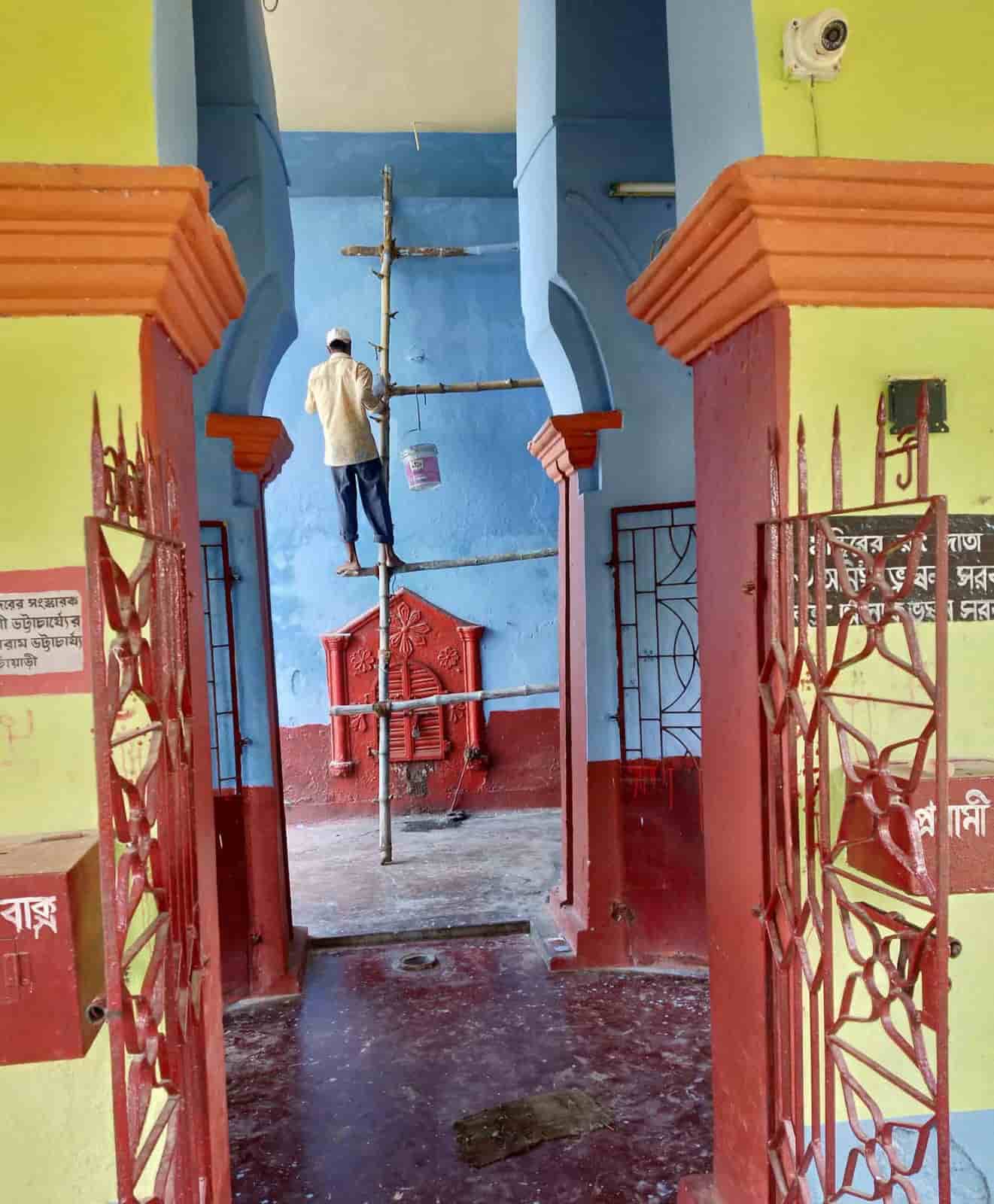  পরবর্তীতে রাজা এই পুজোর দায়িত্ব সপে যান স্থানীয় সেবায়ত সরকার বাড়ির সদস্যদের হাতে। 