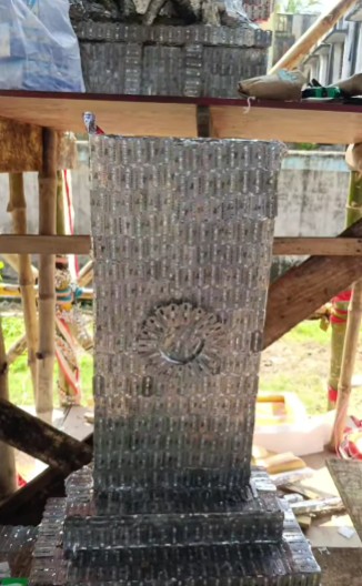 মণ্ডপ প্রাঙ্গণেই প্রতিমা তৈরির কাজ করছেন শিল্পীরা। 