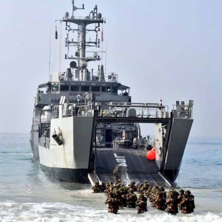 India will build country's first Electric warship with partnership of Rolls-Royce 