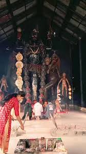 প্রতি দিন সাধারণ ভক্তরাই পুজোর কাজ করেন। তাঁরাই স্বেচ্ছায় দেবীর সেবা করেন।