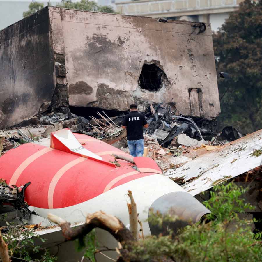 Father of pilot of crashed Air India moves to Supreme Court seeking Judicial probe dgtl