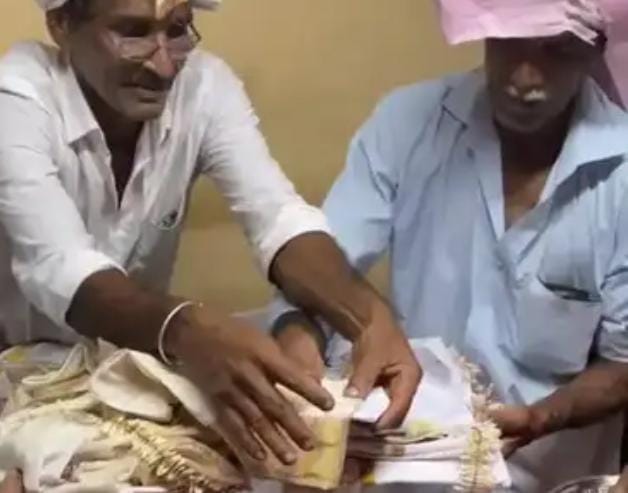 তাই, এই ‘প্রেত কল্যাণম’ বা 'প্রেত মদুভে'-এর অনুষ্ঠান হয় একে বারে সাধারণ বিয়ের মতোই। বর বা কনের দেহের বদলে ব্যবহৃত হয় পুতুল বা তাদের পোশাক।