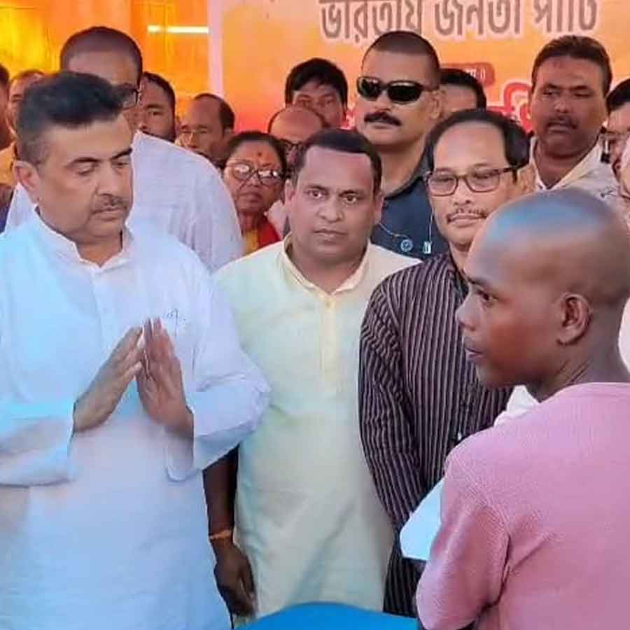 শুভেন্দু অধিকারীর ত্রাণ বিতরণ কর্মসূচি ঘিরে বিতর্ক জলপাইগুড়িতে।