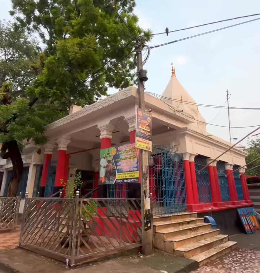 তবে জানেন কি, শিলিগুড়ি এবং মালদহেও এমন তিনটি জায়গা রয়েছে, যেখানে ভক্তদের সমাগম কম হয় না মোটেই।  