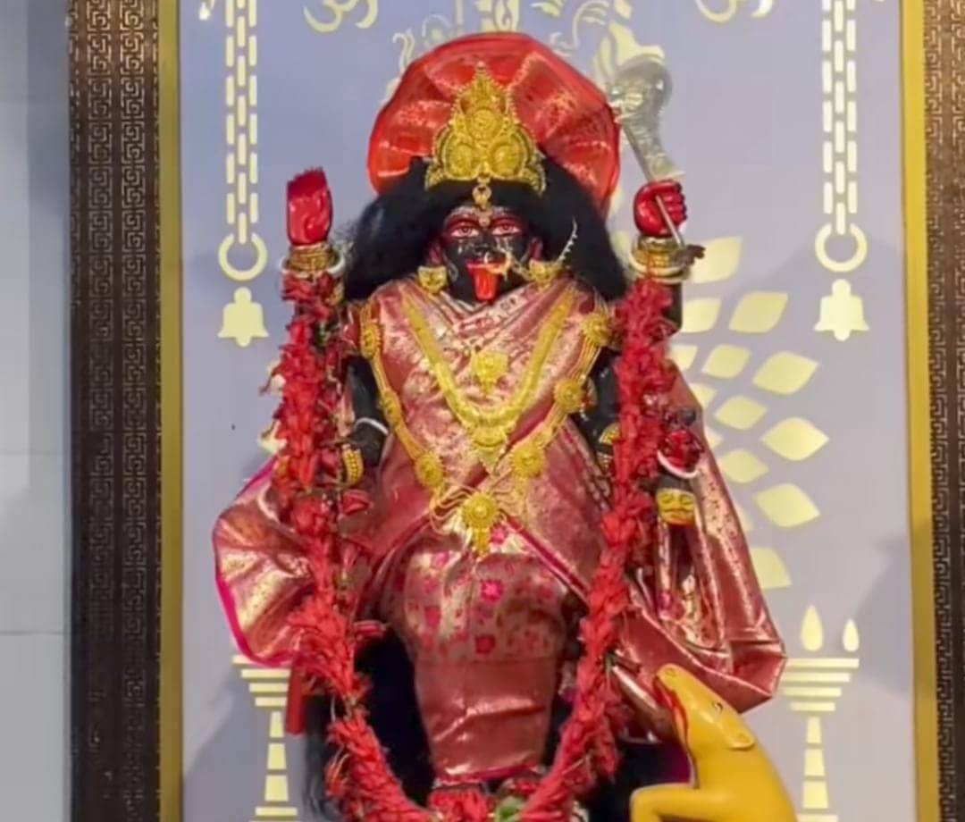 চলতি বছরই প্রাণ পেয়েছে শিলিগুড়ির রবীন্দ্রনগরের মনস্কামনা কালীমন্দির। 