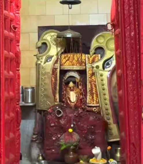 মালদহের ইংলিশ বাজারের মনস্কামনা কালী মন্দিরের কথা তো সকলেরই জানা। প্রতিনিয়ত মানত নিয়ে দেবীর দ্বারস্থ হন তাঁর ভক্তরা। (এই প্রতিবেদনটি ‘আনন্দ উৎসব’ ফিচারের একটি অংশ)।