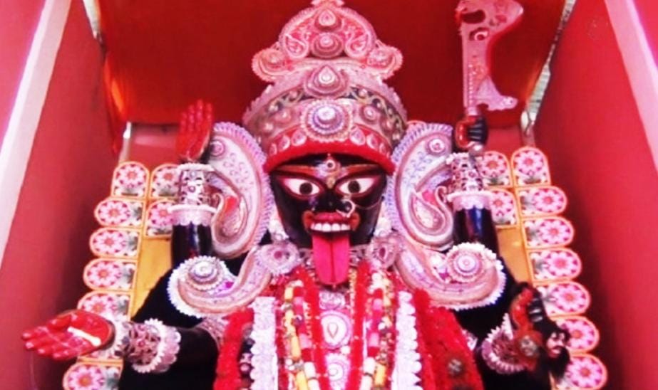 বরং স্থানীয় বাসিন্দাদের কাছে এই ১৩-ই হল উদ্‌যাপনের অন্যতম সংখ্যা।  