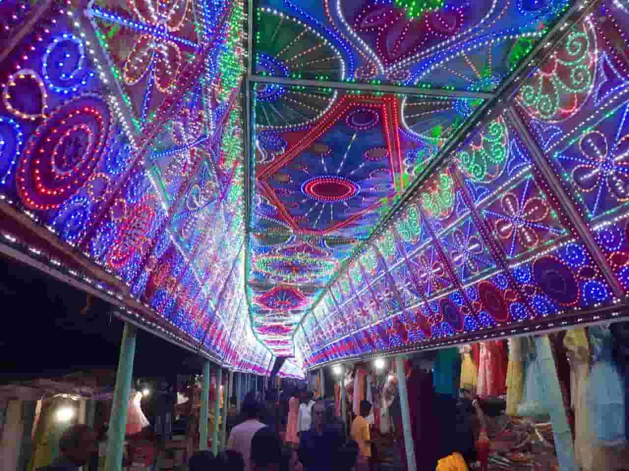 ১৪তম দিনে হয় দেবীর বিসর্জন। হ্যাঁ, বিশেষ এই রীতিই দেবীর পুজোকে অন্য সকলের থেকে আলাদা করে। 