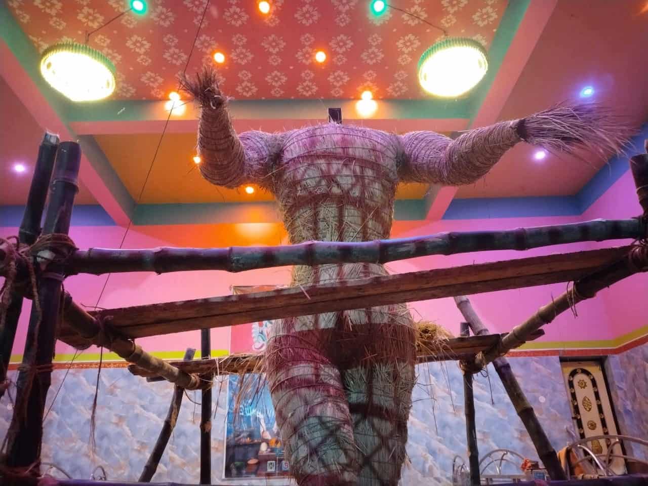 পুজোর সময়ে আয়োজিত হয় বিশাল মেলাও। চলে ১৩ দিন ধরেই।  