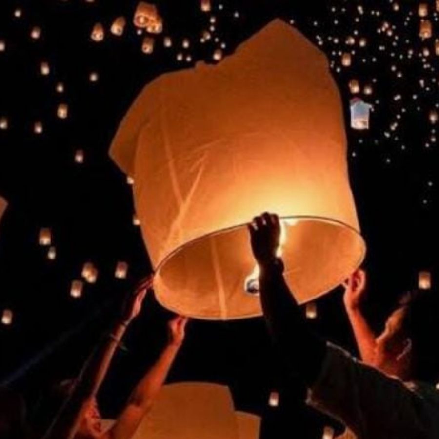 How Sky Lanterns Became a Kolkata Kali Puja Tradition and Who introduced It dgtl