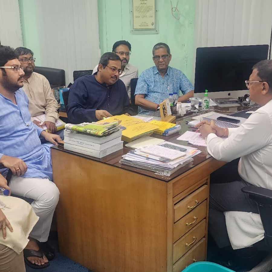 Consult all parties before SIR notification, Congress demands to EC