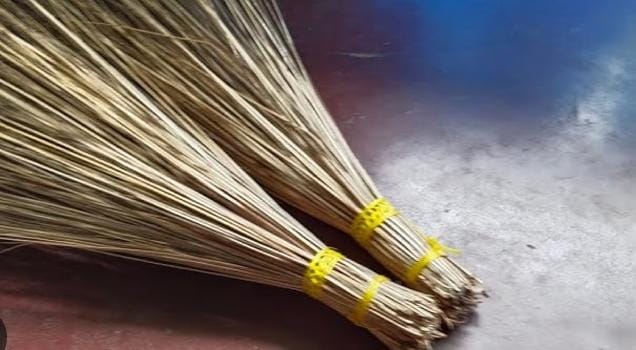 এমনকি বাড়িতে ঝাঁটা রাখার অবস্থানটিও গুরুত্বপূর্ণ।