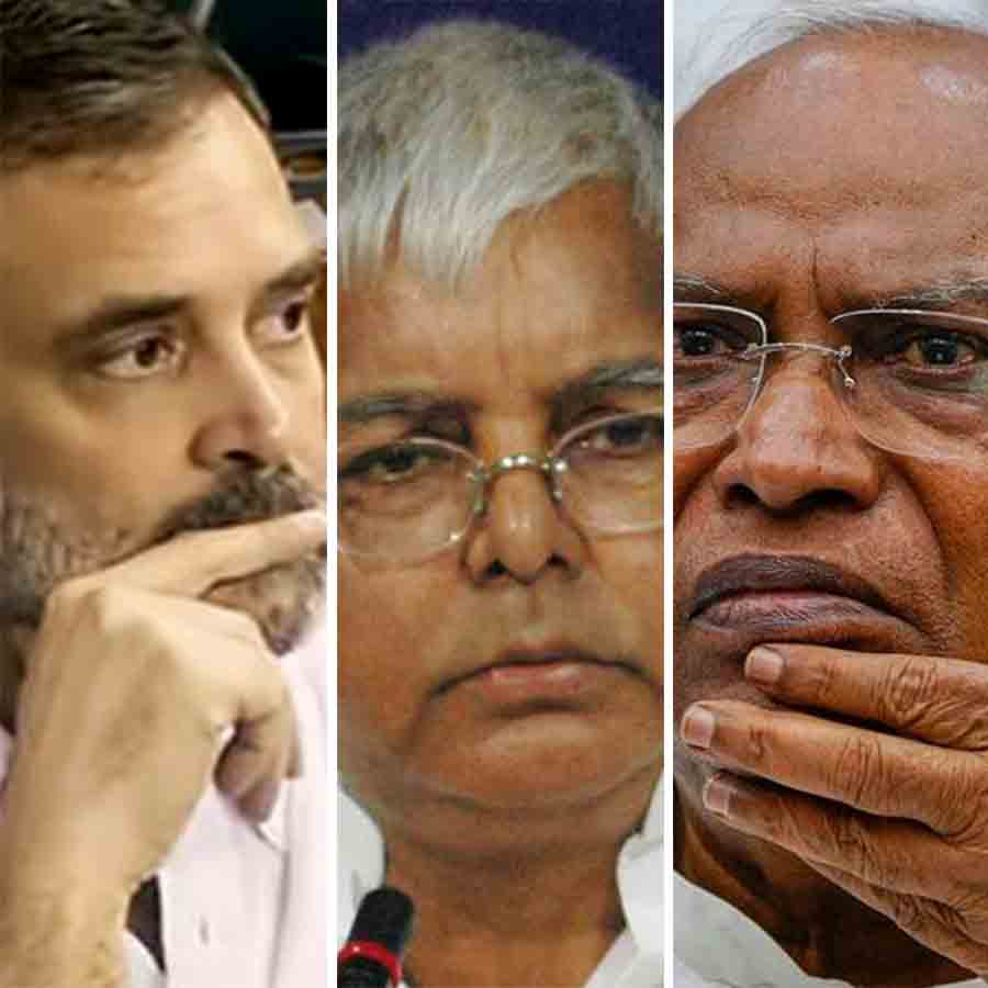 Rahul Gandhi and Mallikarjun Kharge talked over phone with Lalu Prasad Yadav regarding seat distribution in Bihar Assembly Eection 2025