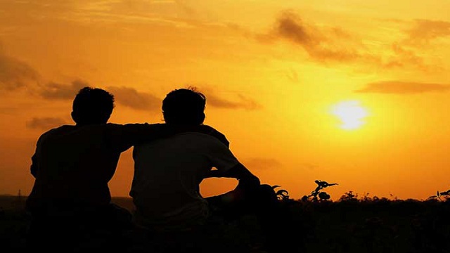 বন্ধু, এই আলোর উৎসব আমাদের বন্ধন আরও দৃঢ় করুক। এক সঙ্গে ভাল থেকো, সুখে থেক। তোমাকে দীপাবলির অনেক অনেক শুভেচ্ছা!