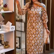  সুতির পোশাকই সেরা বিকল্প: আলোর উৎসবের রাতে সুতির পোশাক পরা সবথেকে নিরাপদ। সুতির কাপড়ে সহজে আগুন ধরে না এবং দ্রুত তা ছড়ায় না, যা দুর্ঘটনার ঝুঁকি কমায়।