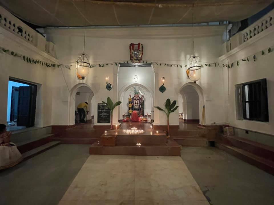 দাবি অনুসারে, এই কালীবাড়ি ও দেবীর প্রতিষ্ঠা হয়েছিল প্রায় ৪০০ বছর আগে। 