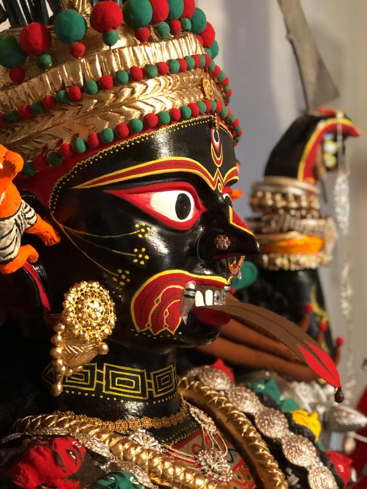 সেই শব্দ যেখানে থামে, সেখানেই দেবী কালিকার আরাধনার বন্দোবস্ত করা হয়। সেই থেকেই এই পুজো হয়ে আসছে। 