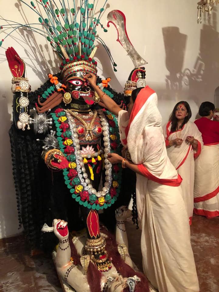 সেই সময়ে অবিভক্ত মেদিনীপুরের হবিবপুরে দেবীর এই মন্দির প্রতিষ্ঠা করা হয়। 