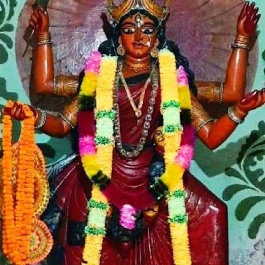 হুগলির হরিপালের মা চণ্ডালীতলা। মা কালীর আরাধনার এ এক এমন স্থান, যার সঙ্গে জড়িয়ে রয়েছে হাড়হিম করে দেওয়া এক লোককাহিনি!