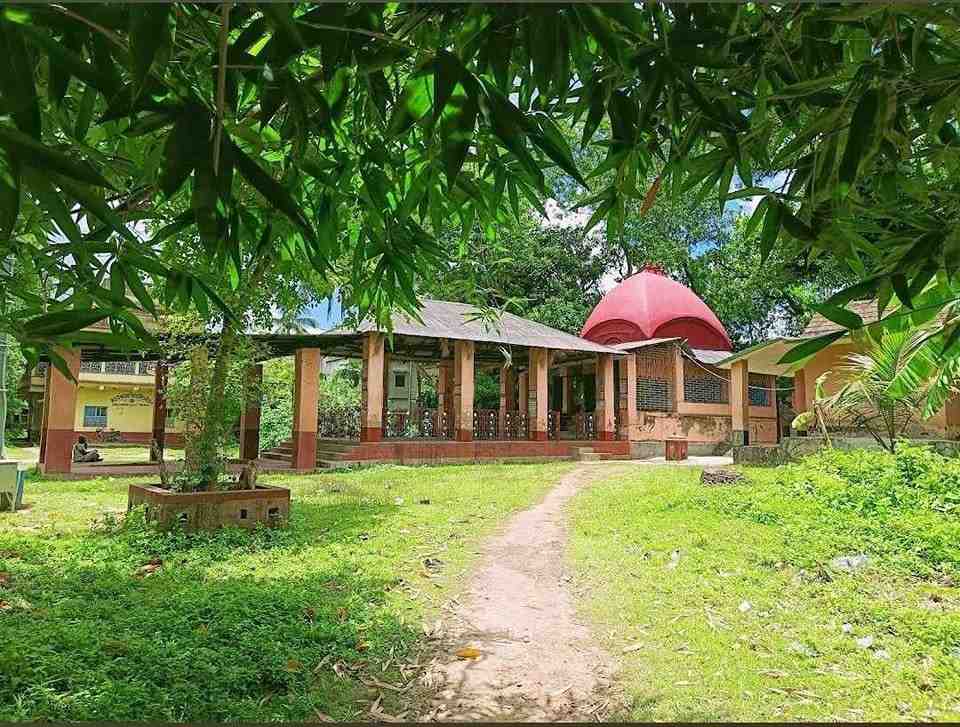 এই দেবী আসলে হলেন 'চণ্ডালকন্যা মা বিশালাক্ষী'। তাঁর এই মন্দিরটি রয়েছে হরিপাল স্টেশন থেকে প্রায় ৫ কিলোমিটার দূরে অবস্থিত কৃষ্ণপুরে।