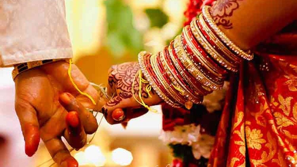 বলা হয়, এতে নাকি মা ক্ষুব্ধ হন এবং নব দম্পতিকে (বর ও বধূ - দু'জনকেই) ভক্ষণ করেন! আর তার পরই সেই চণ্ডাল দলপতি স্বপ্নে মায়ের আদেশ পান।