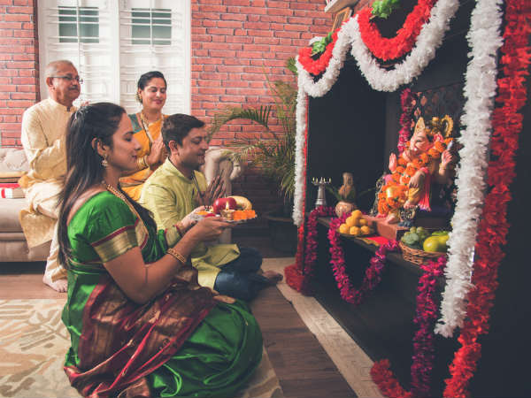 ধনত্রয়োদশীর দিন মূলত সংসারের সুখ, সমৃদ্ধি কামনায় পুজো করে থাকেন সকলে। (এই প্রতিবেদনটি ‘আনন্দ উৎসব’ ফিচারের একটি অংশ।)