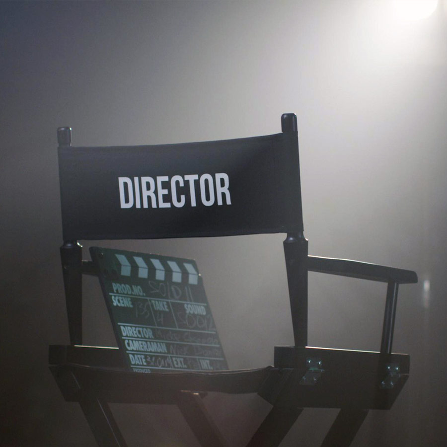 বাবা ছিলেন বলিপাড়ার খ্যাতনামী ছবিনির্মাতা। চলচ্চিত্রজগতের জনপ্রিয় তারকাদের সঙ্গে ওঠাবসা ছিল তাঁর। তবুও বলি অভিনেতার স্ত্রীকে দেওয়া প্রতিশ্রুতি রাখতে গিয়ে কেরিয়ারের সর্বনাশ করে ফেলেছিলেন তিনি। লোকসানে আকণ্ঠ ডুবে থাকা সংসারের দায়দায়িত্ব এসে পড়েছিল পরিচালক-পুত্রের কাঁধে। বাবার কর্মের ফল ভোগ করেছিলেন সেই তারকা-সন্তান।