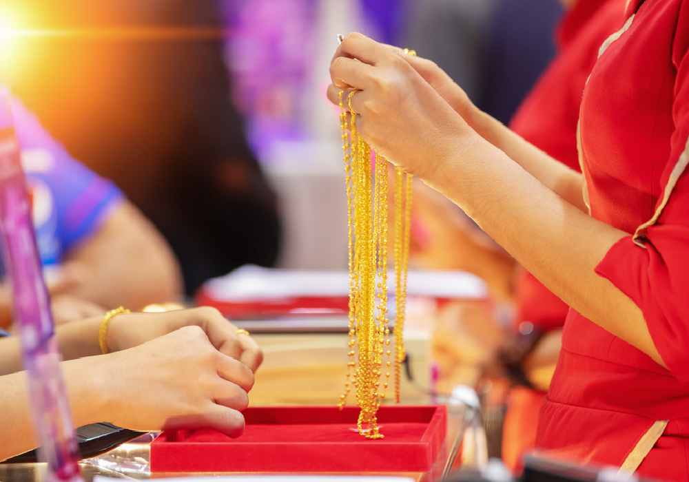 বিনিয়োগের কথা ভেবে সোনা কিনতে হলে সবচেয়ে ভাল বিকল্প হল সোনার চেন।