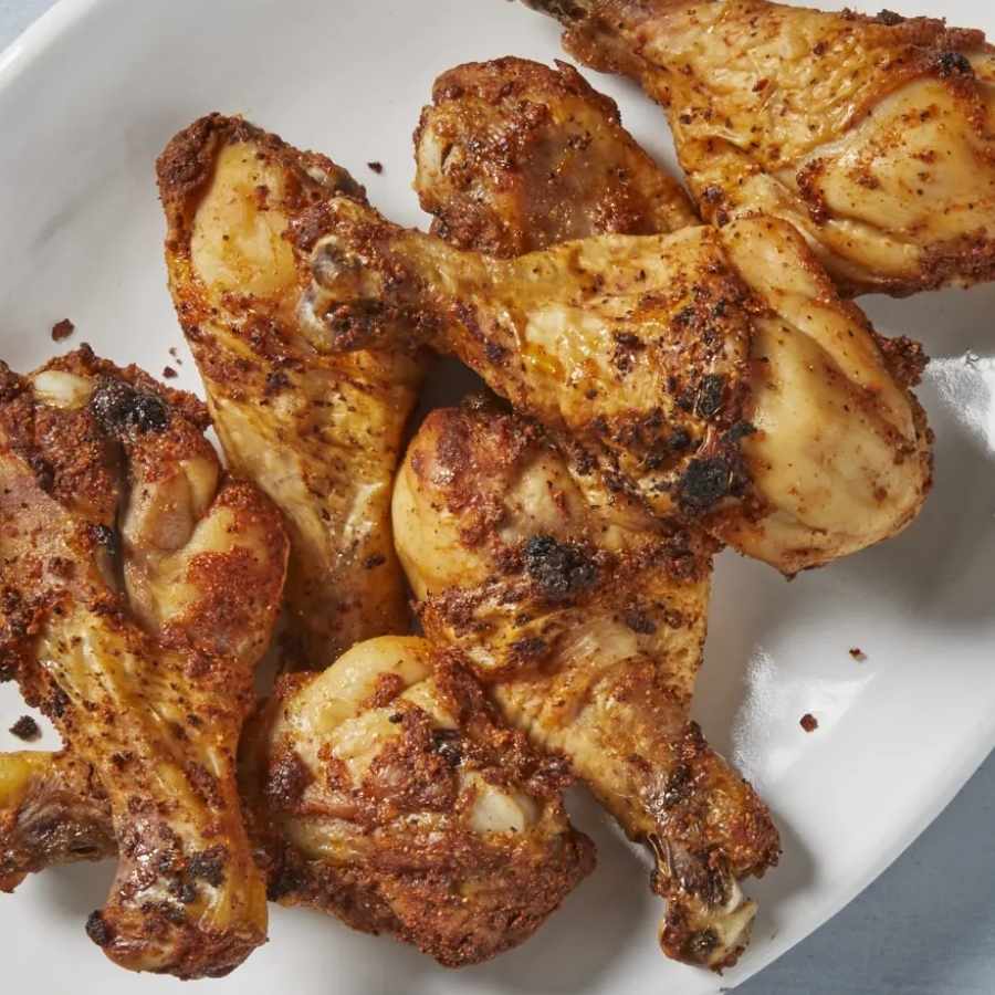 এই দোকানের চিকেন ড্রামস্টিকও বেশ বিখ্যাত। এটির দাম মাত্র ৩৫ টাকা। 