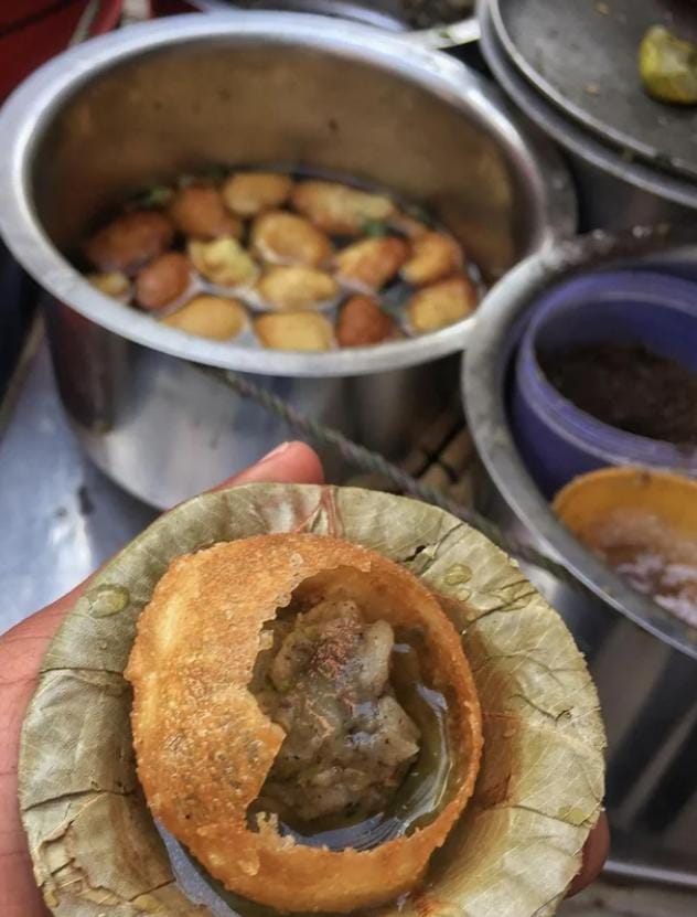 এ ছাড়া রাস্তার ধারের ঘুগনি, ফুচকা তো আছেই! 