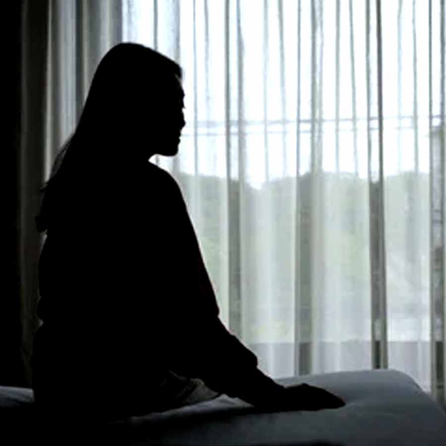 এই ধরনের খবরের ক্ষেত্রে আসল ছবি প্রকাশে আইনি নিষেধাজ্ঞা থাকে।