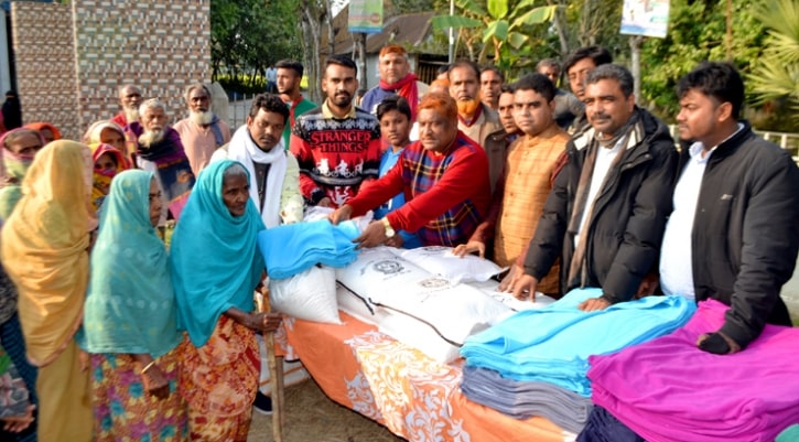 গরীব, দুঃস্থদের অর্থ, বস্ত্র, খাদ্য দান করুন। 