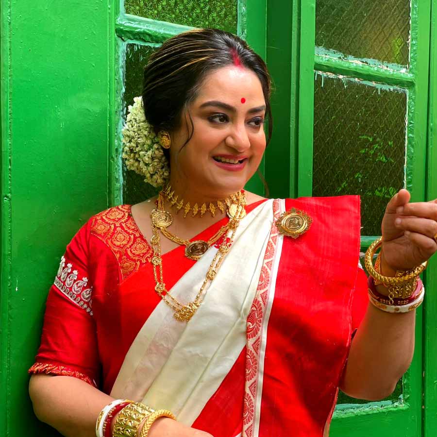 Bengali actresses Sudipa Chatterjee, Devlina Kumar, Idhika Paul, Darshana Banik, and Sweta Bhattacharya share their Dhanteras celebration plans