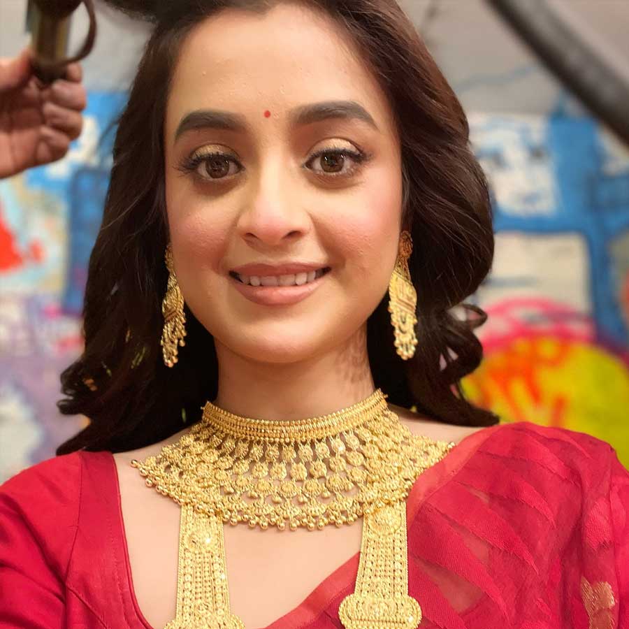 Bengali actresses Sudipa Chatterjee, Devlina Kumar, Idhika Paul, Darshana Banik, and Sweta Bhattacharya share their Dhanteras celebration plans